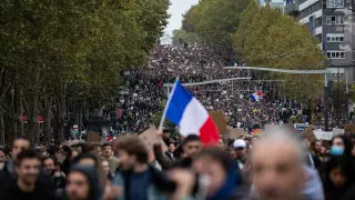 France’s Debt Crisis: Bond Yields Spike as Unrest Threatens Budget