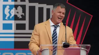 Vinatieri's Hall of Fame Speech Sparks Backstage Roasts