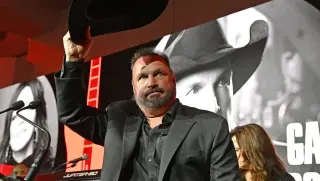 Garth Brooks Halts Kansas City Ticket Sales as Bots Crash System
