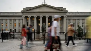Global bond markets stabilize after yields hit 2002 highs