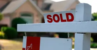 30-Year Mortgage Rates Hit 7.12%, Driving Shift to Riskier Loans