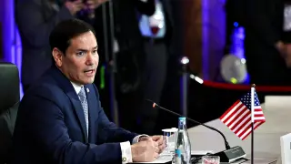 U.S. keeps pressure on Iran as talks seem unlikely at ASEAN summit