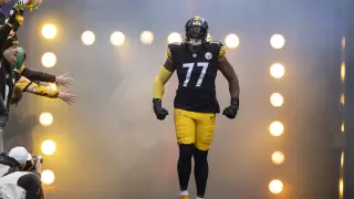 Cowboys acquire Steelers tackle Broderick Jones in trade