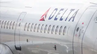 Delta Flight 2311 executes rapid Las Vegas descent after pressurization fault, oxygen masks deployed