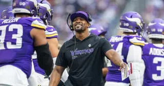 Vikings Stay Unbeaten Despite Offensive Anemia, Relying on Historic Defensive Blitz