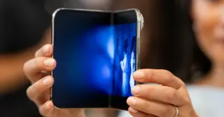 Apple’s Foldable iPhone Duo Aims to Reignite a Stalled Market