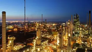 US Crude Inventories Slide as Refiners Ramp Up Runs, Prices Edge Higher
