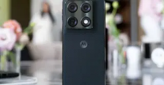 Motorola Razr Fold lands at $1,900 with a big battery and premium positioning