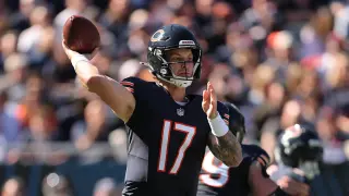 Bears Name Bagent Starter for Packers Clash as Williams Remains Out