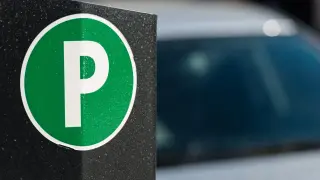 Deal to Sell Chicago’s Parking Meters Hinges on Omni Air Sale