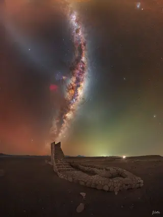Chilean Staircase Aligns with Milky Way in July 2025 APOD Feature