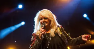 Bonnie Tyler wakes from coma but remains very unwell in Portuguese ICU