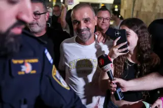 Flydubai Hero Yaniv Hayoun Sparks Dating Craze in Israel After Cockpit Rescue