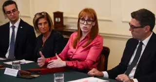 Labour Cabinet Fractures Over Retrospective Visa Delays for Care Workers