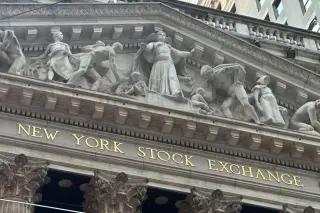 AI Mergers and Earnings Expectations Push US Stocks to Record Highs