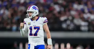 Bills Extend Seven-Game Win Streak with 33-30 Victory Over Raiders