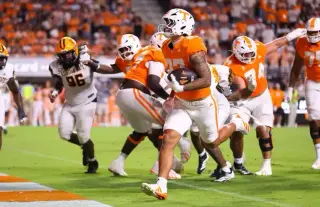 Vols pull off swinging-gate two-point conversion vs Kennesaw State