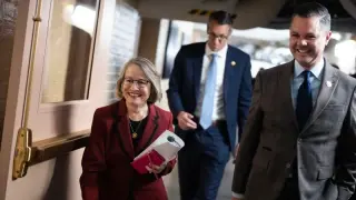 Battleground Republicans edge away from Trump as midterms loom