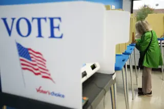 Poll Shows Voters Distrust Both Parties Despite Democratic Gains on Key Issues