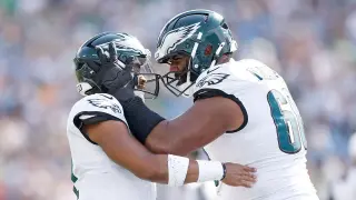 Hurts delivers late magic to lift Eagles past Titans and stay undefeated