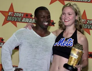 Julia Stiles and Ezra Sosa score 33/40 on DWTS with 'Save the Last Dance' tribute