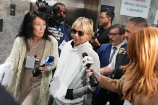 Selma Blair Appears at '90s Con Days After JFK Arrest, as Defense Cites Medical Crisis