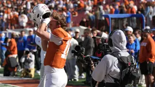 Manning’s Late Fumble Ends Texas Season Hopes as Florida Backup Stuns No. 7