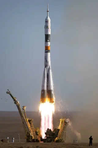 Riding Light and Gravity: Propellantless Tech Aims for Deep-Space Travel