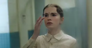 Flanagan's 'Carrie' Divides Critics Over Its Shift from Horror to Social Commentary