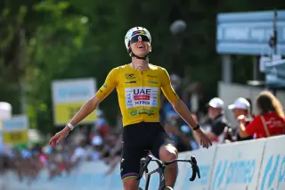 Pogacar crowns Tour de Suisse Stage 5 with late climb surge
