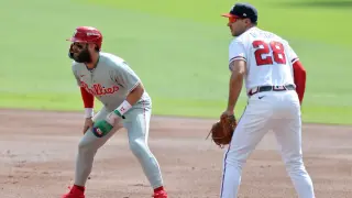 Braves Advance to NLDS After 6-2 Win Over Phillies in Wild Card Game 3