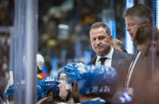 Canucks replace Adam Foote after 1 season behind the bench