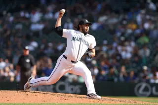 Mariners Retain Closer Muñoz, Decline Options on Miller and Robles