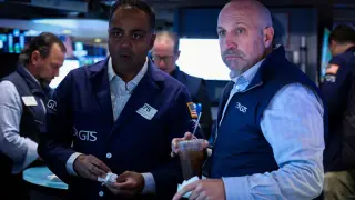 30-Year Treasury Auction Draws Strong Demand as Yields Retreat from 24-Year Peaks