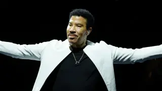 Lionel Richie halts tour after dizzy spell, reschedules Pittsburgh show