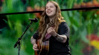 Billy Strings Breaks Leg, Postpones Tour After Skateboard Mishap
