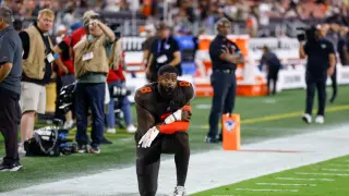Browns Edge Steelers 27-24, Clinch AFC North Lead Amid Verse-Rodgers Feud
