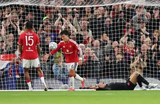 Sesko starts and Dorgu shines as United rout Sabah in CL opener
