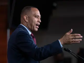 Jeffries-Kushner Meeting Signals Potential Bipartisan Outreach Ahead of Midterms