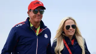 Mickelson Faces New Health-Crisis Spotlight Amid Fresh Allegations