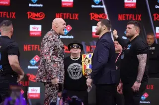 Fury Slims Down for London Showdown With Makhmudov
