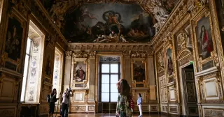 Louvre’s Apollo Gallery Reopens With Empty Display Cabinets After Heist