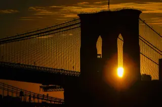 Officer shoots knife-wielding suspect during Brooklyn Bridge cable confrontation