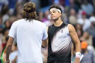 Shelton Stuns Tsitsipas as Mouratoglou Praises Team at US Open