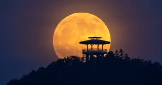 Near-Total Lunar Eclipse Lights Up the Americas Tonight