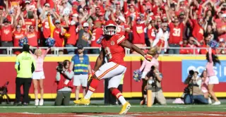 Chiefs Shut Out Chargers 22-6, Extending Perfect Start to 5-0