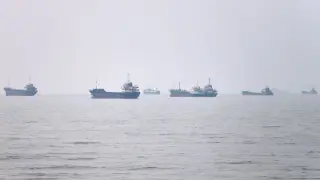 Hormuz Deal Nears, but US Munitions Crisis and Red Sea Attacks Complicate Peace