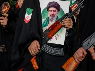 Khamenei urges Gulf unity to face a real foe as Hormuz stand-off persists