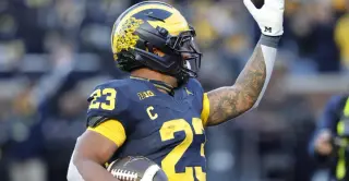 Michigan Halts Losing Streak with 21-18 Win Over Penn State, Featuring Tommy Carr’s Breakout Performance