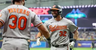 Oriole Rally Keeps Wild-Card Hopes Alive in 4-3 Win Over Rays